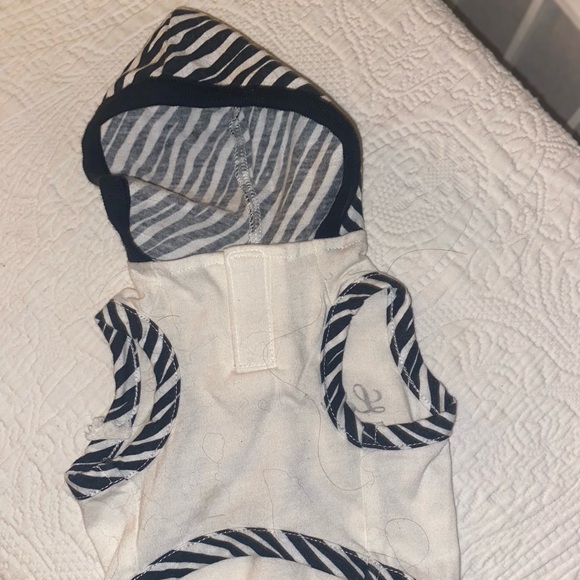 Small Dog Hoodie — “Leader of the Pack” 🐾 Graphic Writing - Picture 3 of 4